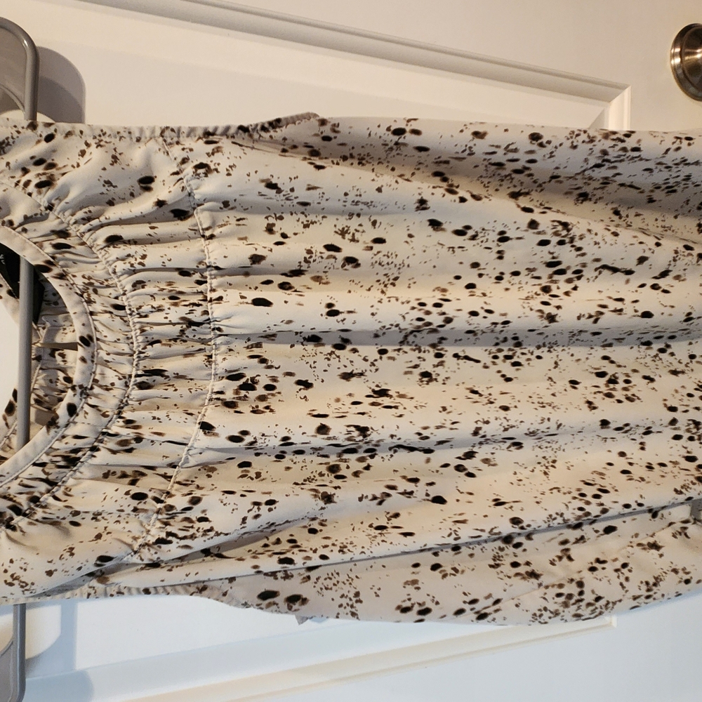 Chic Black And Whire Patterned Sleeveless Blouse